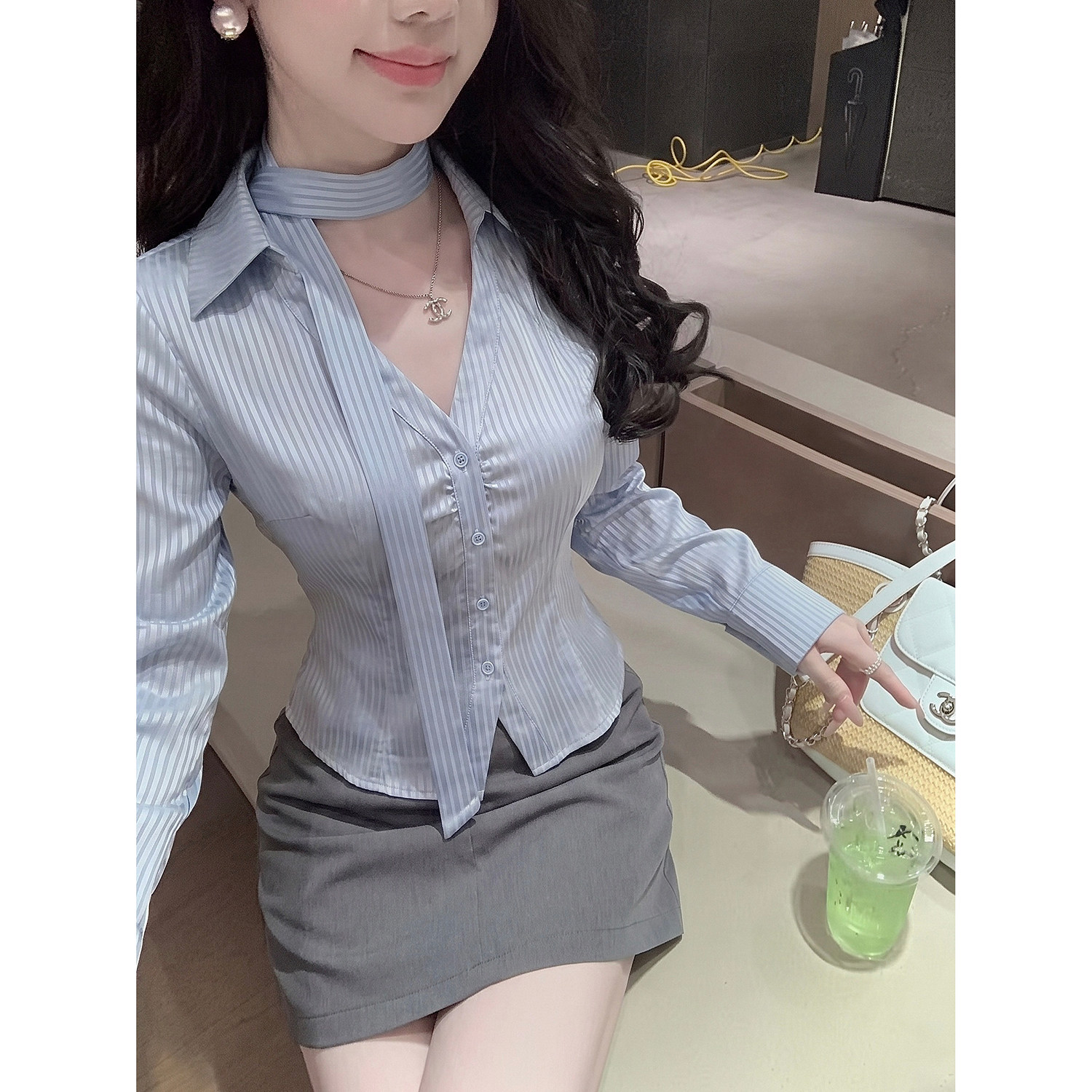 Sun雅乔【冷调速写】秋装新款时尚V领修身衬衣飘带条纹衬衫女长袖图片