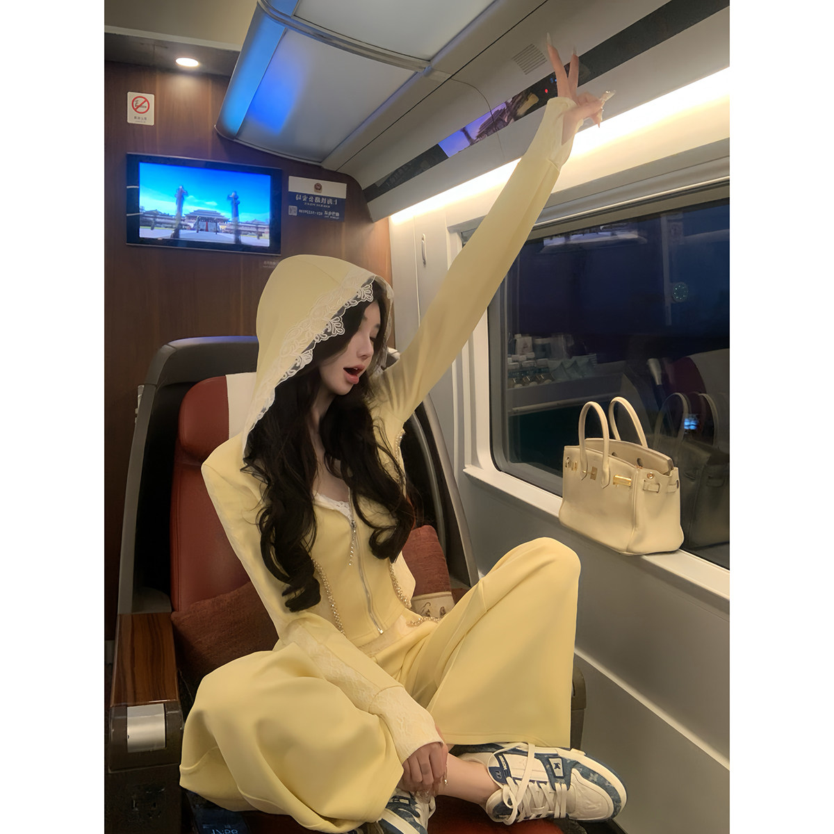 雅乔【慵懒满分】早秋修身连帽空气棉蕾丝运动时尚休闲两件套装