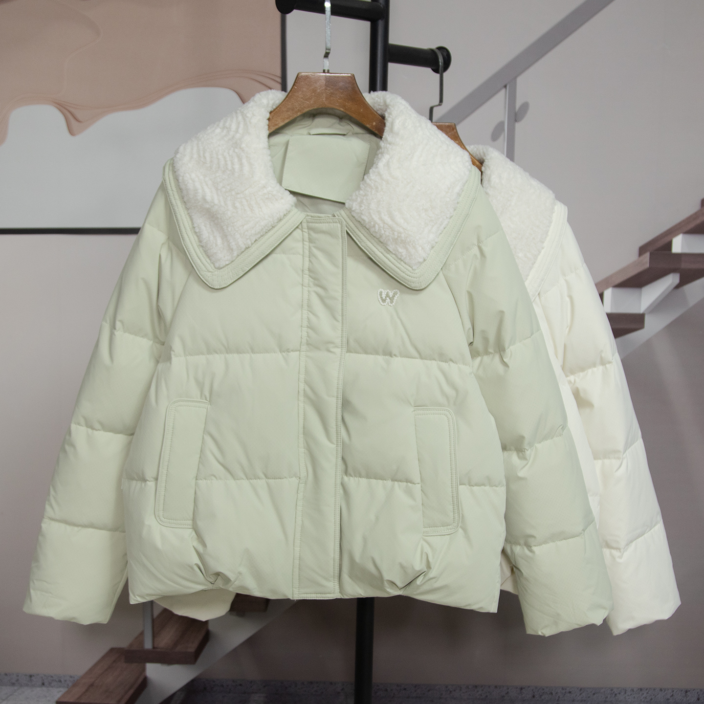 时尚减龄翻领鸭绒羽绒服