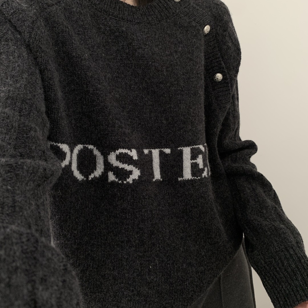 小众设计款冬上新韩系斜扣字母刺绣圆领套衫保暖毛衣（含100羊毛