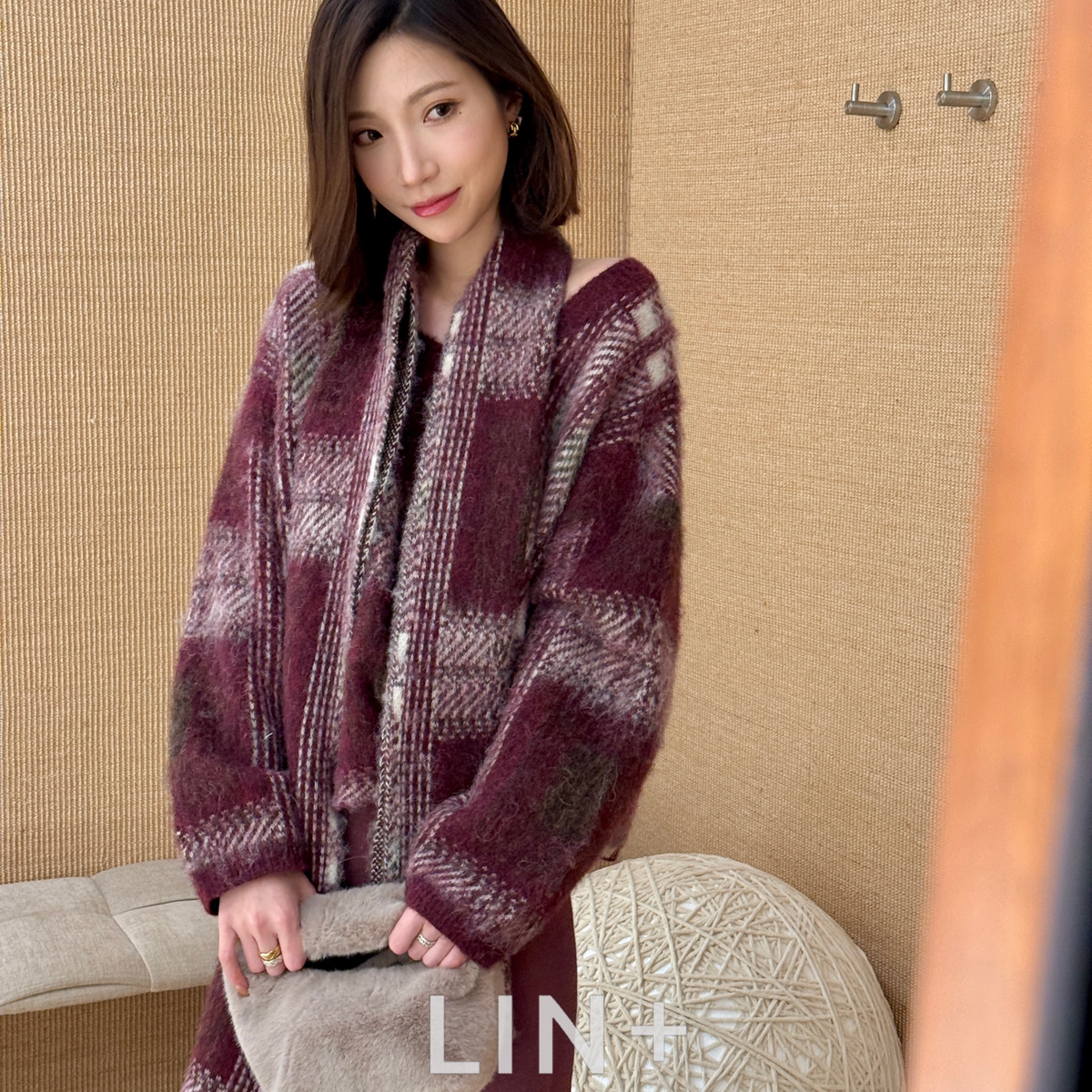 美翻了怪奇物语冬上新～羊驼毛晕染格纹复古圣诞V领时髦保暖毛衣(