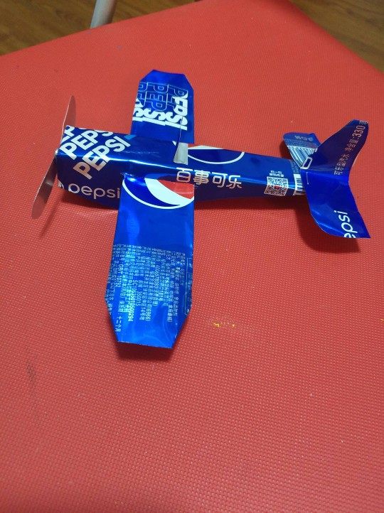 易拉罐飞机模型 环保手工 废物利用 手工diy