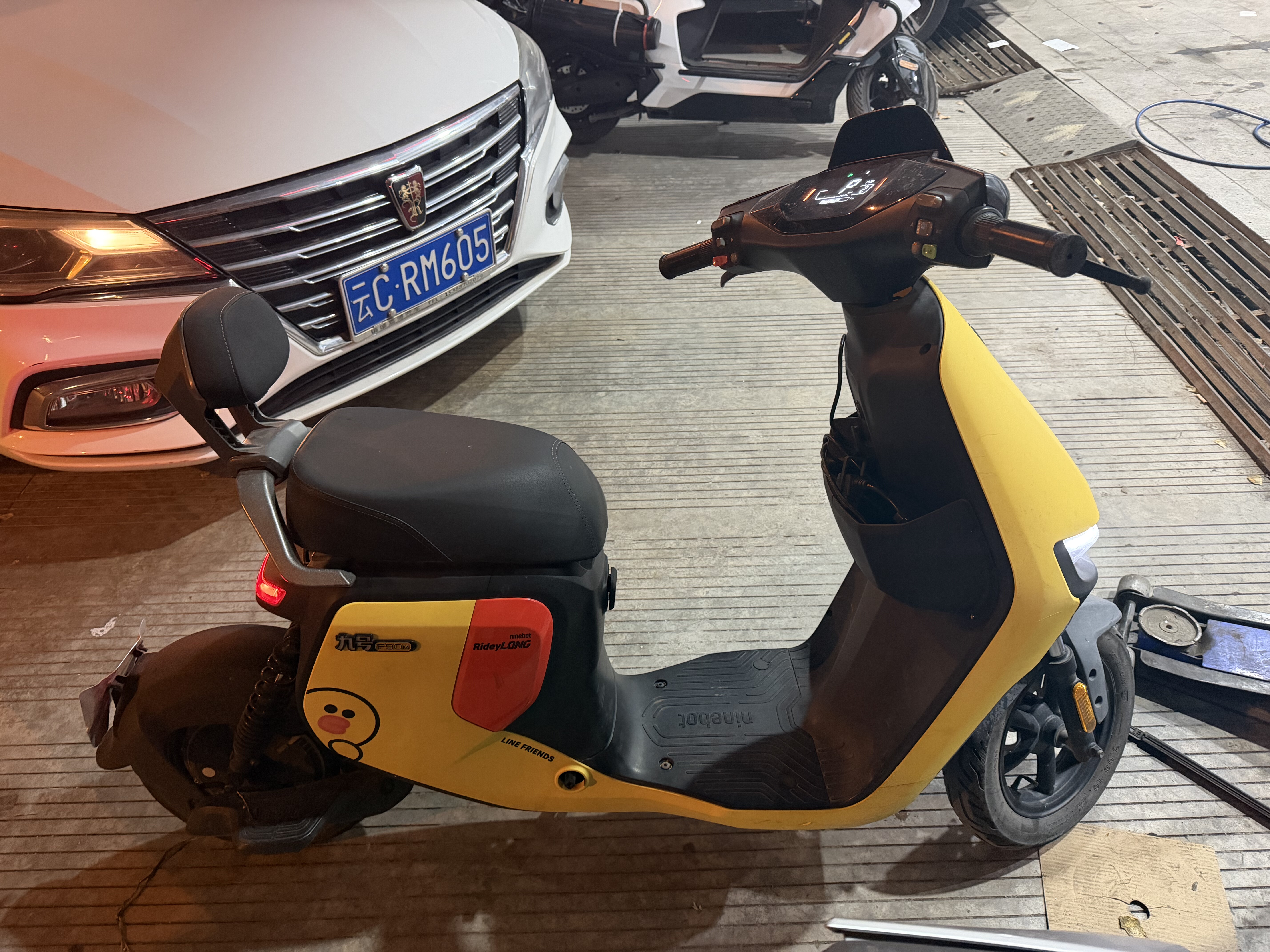 九号f90电动车电瓶车