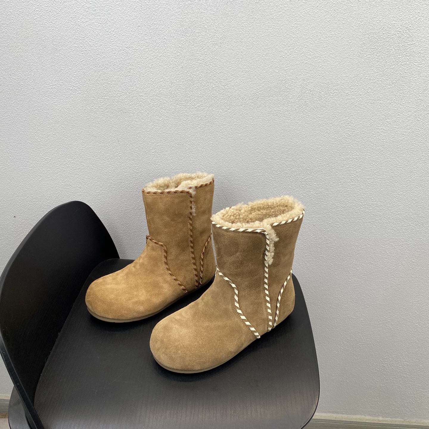 舒适百搭真皮羊羔毛保暖雪地靴