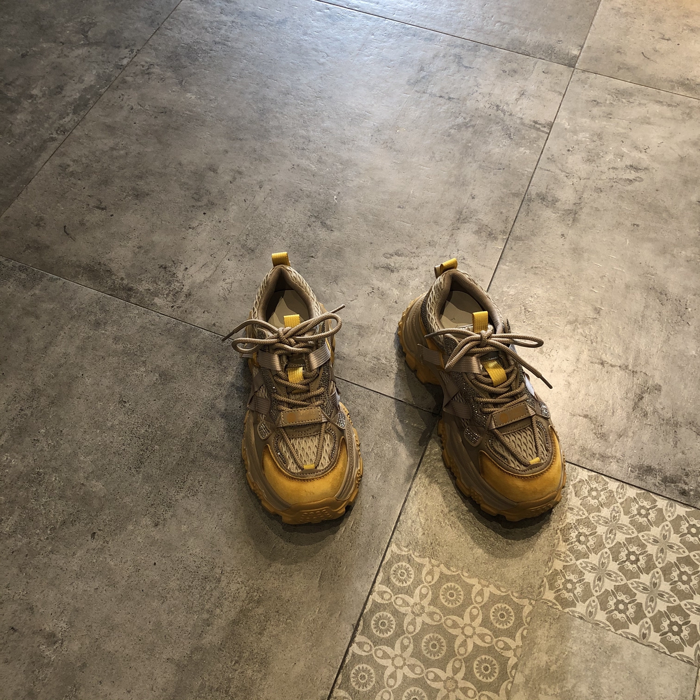 时尚水钻网布透气厚底休闲老爹鞋