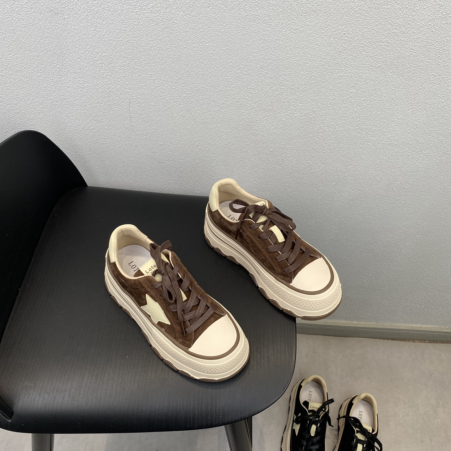 时尚百搭真皮系带休闲厚底星星鞋