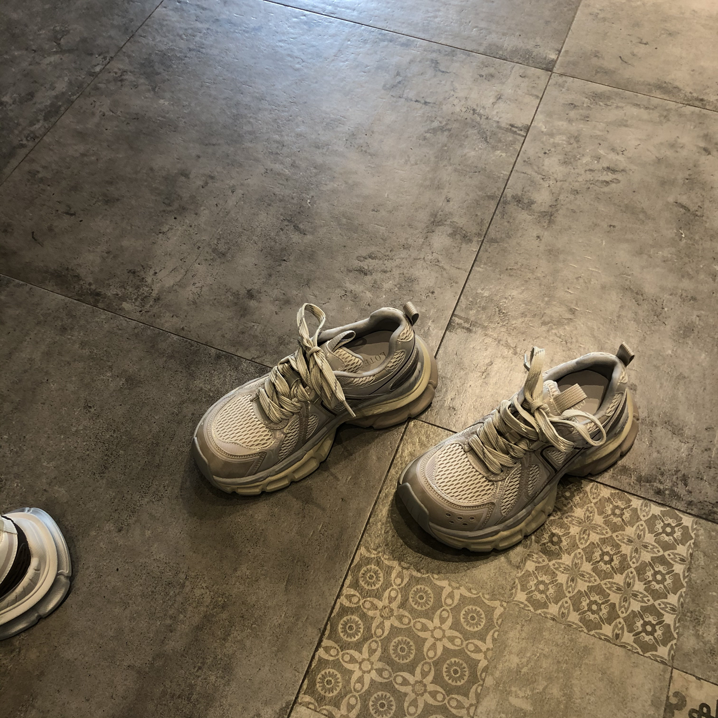 百搭舒适轻便厚底网布真皮休闲鞋