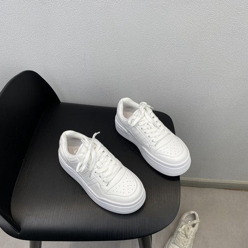 2025新款时尚百搭圆头厚底舒适女鞋子真皮轻便系带休闲小白鞋板鞋