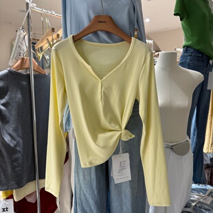 辣妹纯欲风V领排扣修身显瘦长袖T恤女26新款外穿纯棉打底上衣9501