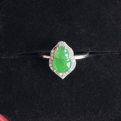 缅甸老坑木那高冰种翡翠葫芦戒指