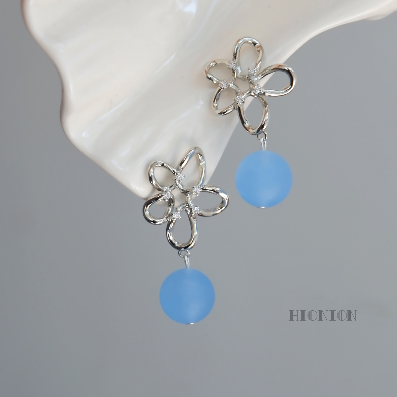 Hi Onion原创设计银色花朵耳钉夸张小众度假风耳夹个性新品出片