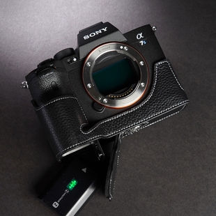 A7S3 真皮索尼A7M5 A74 A7M4 A1相机包保护套牛皮套配件手柄 A7R5