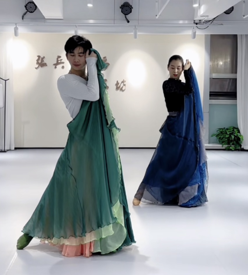 叠舞倾城 张兵叶子丽子老师原创同款古典舞蹈三层大摆图片