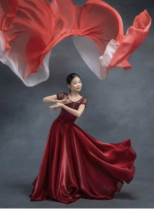 叠舞倾城 舞蹈摄影艺术影楼拍照古典舞女飘逸国风大摆系带半身裙