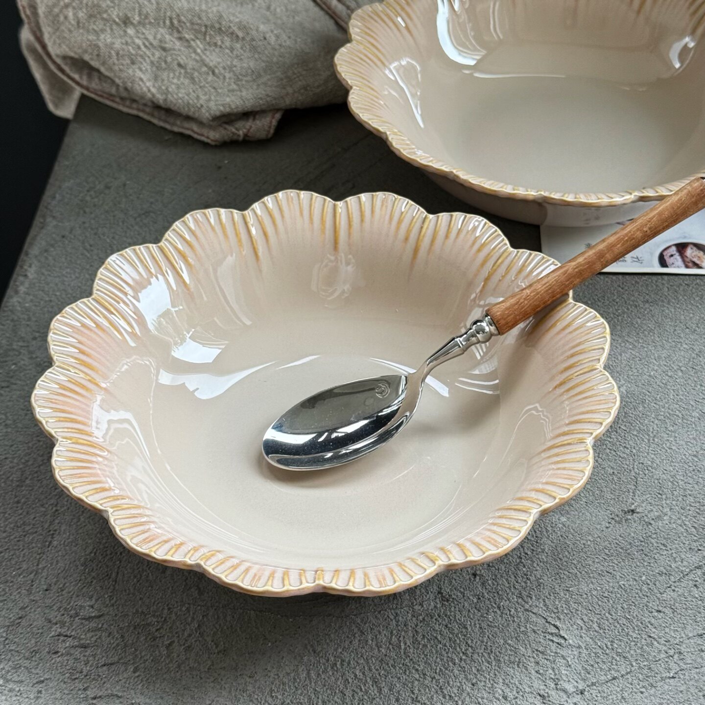 法式奶油色极简花边精致陶瓷深盘沙拉盘菜盘超实用器型汤盘盘子