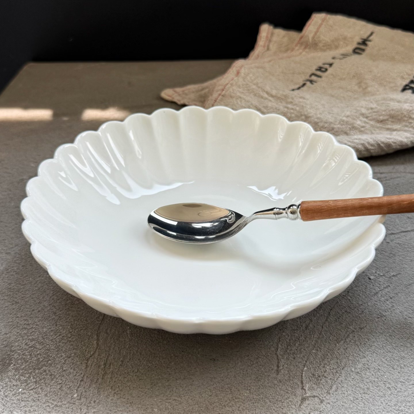 法式ins极简花边菊皿精致陶瓷深盘沙拉盘菜盘超实用器型汤盘盘子