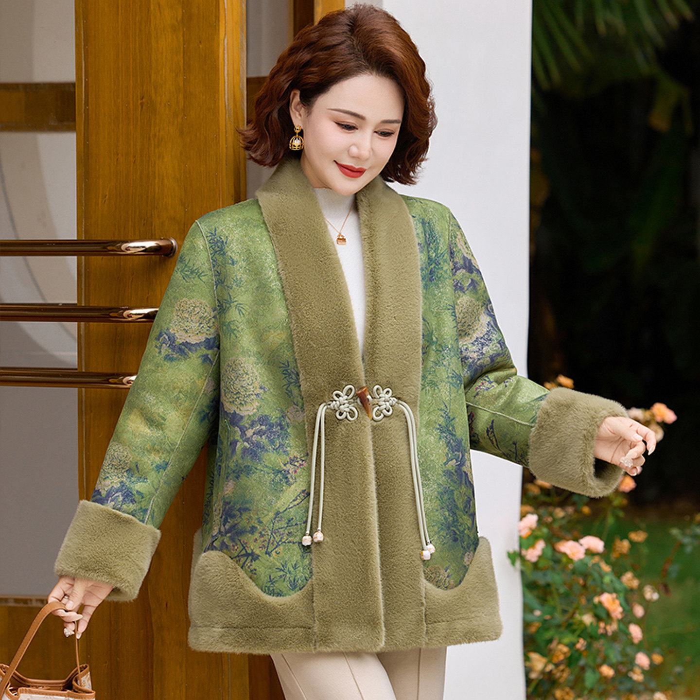 妈妈冬装水貂毛领皮毛一体外套女