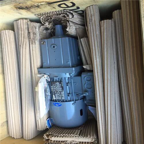 议价Lenze/伦茨三相异步电动机GST05-2MVBR080C32 0.75KW