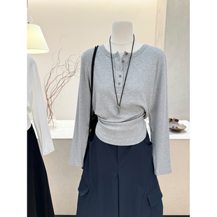 显瘦纽扣小众内搭上衣 T恤女灰色修身 小哲 韩系设计感亨利领长袖
