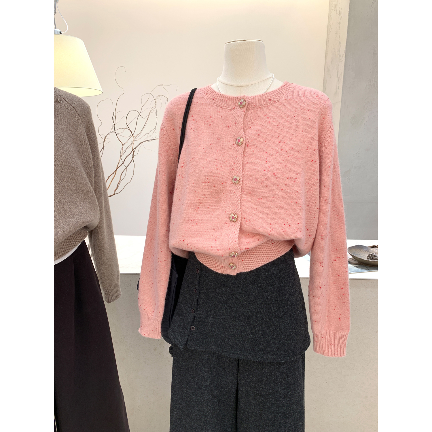 韩系花点圆领长袖针织开衫毛衣