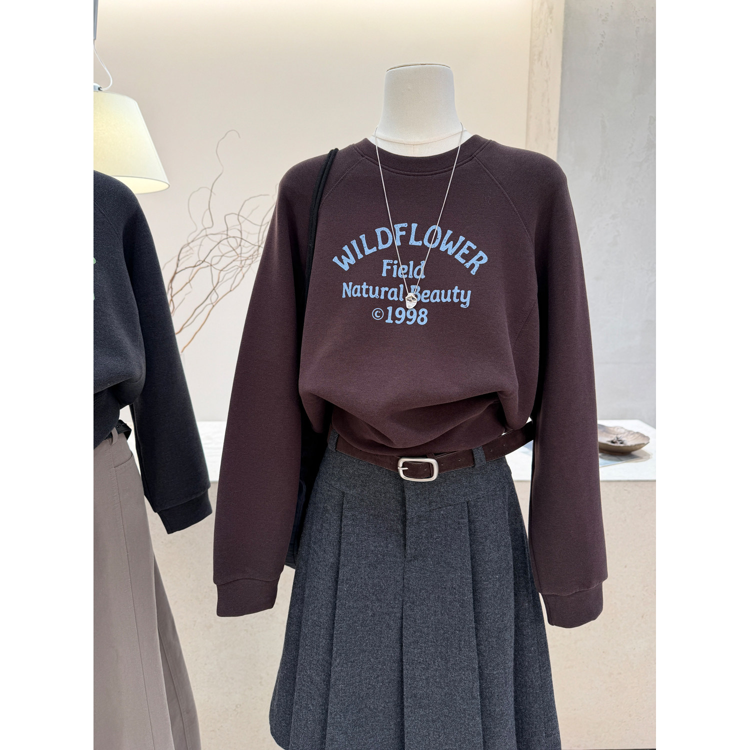 小哲 休闲慵懒风字母印花插肩袖圆领卫衣女秋冬宽松套头长袖上衣