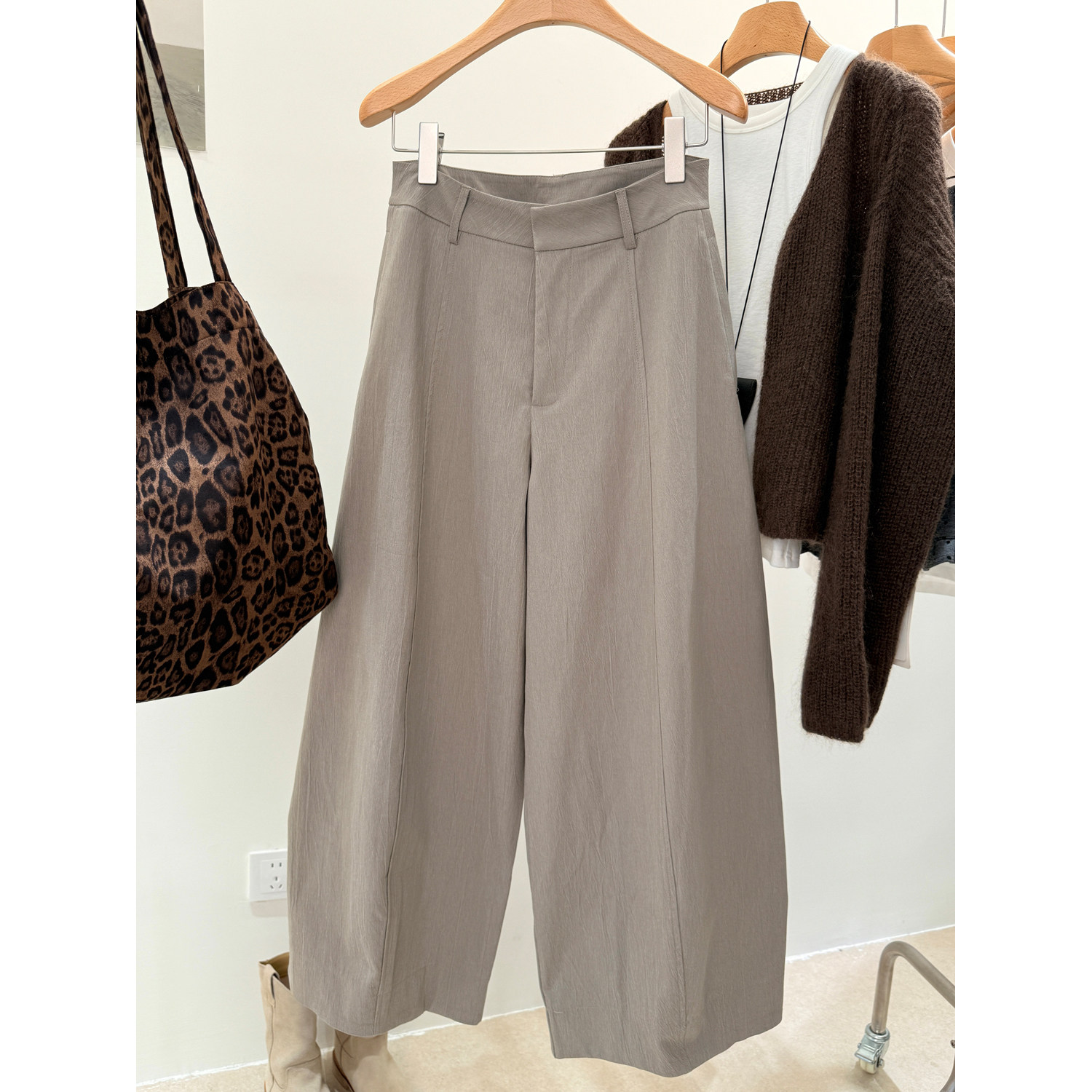 韩系高腰显瘦阔腿休闲裤弯刀裤女2025秋季新款宽松百搭直筒长裤子,女装/女士精品,休闲裤,淘宝优惠券,粉丝福利购,淘宝优惠卷