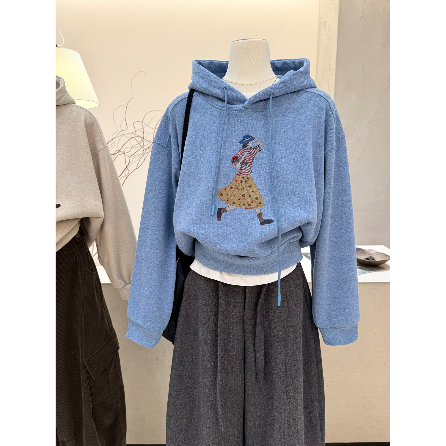 小哲 宽松连帽卡通印花加绒卫衣女秋冬新款蓝色百搭通勤长袖上衣