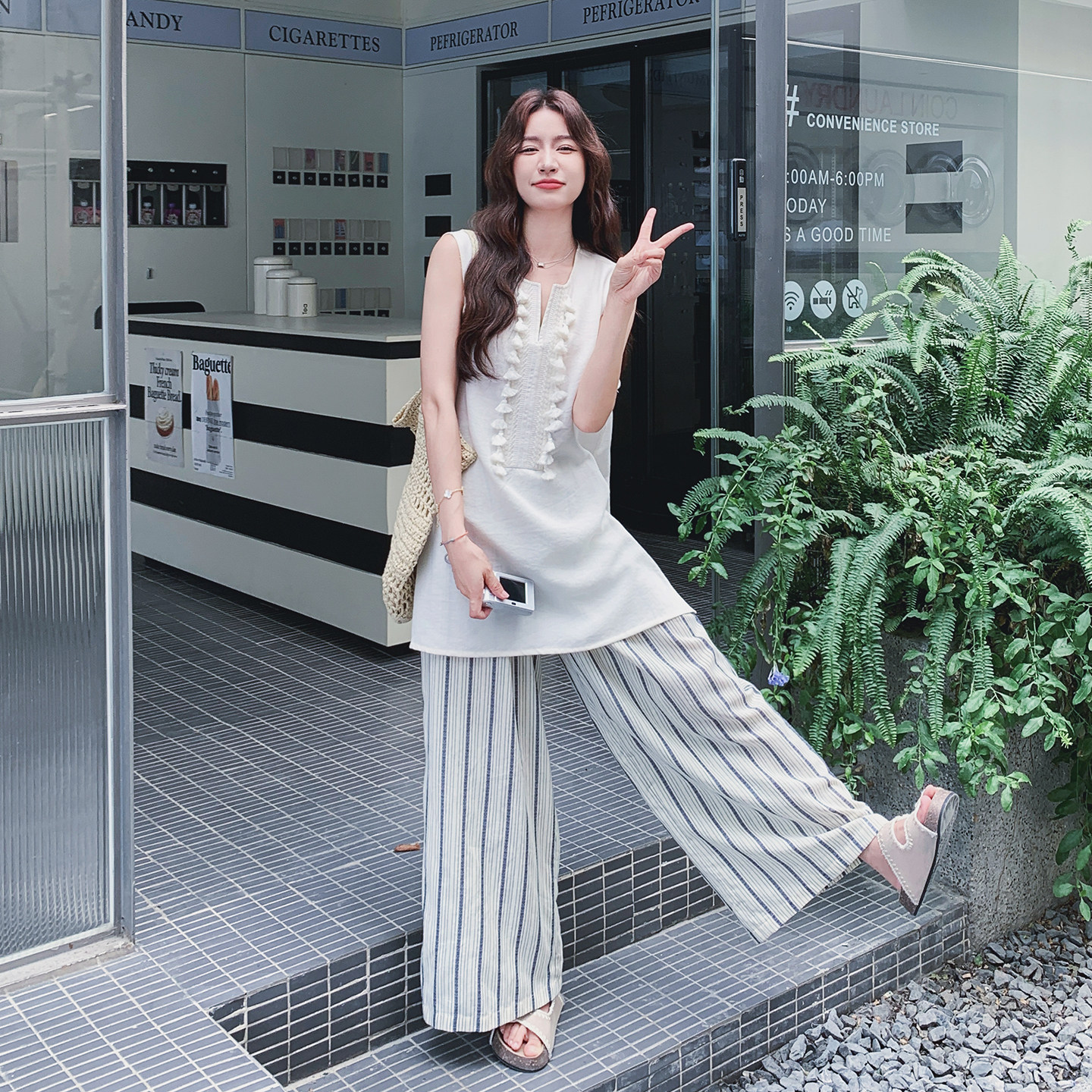 白色立体流苏无袖背心套装女2025夏新款宽松休闲条纹阔腿裤两件套图片