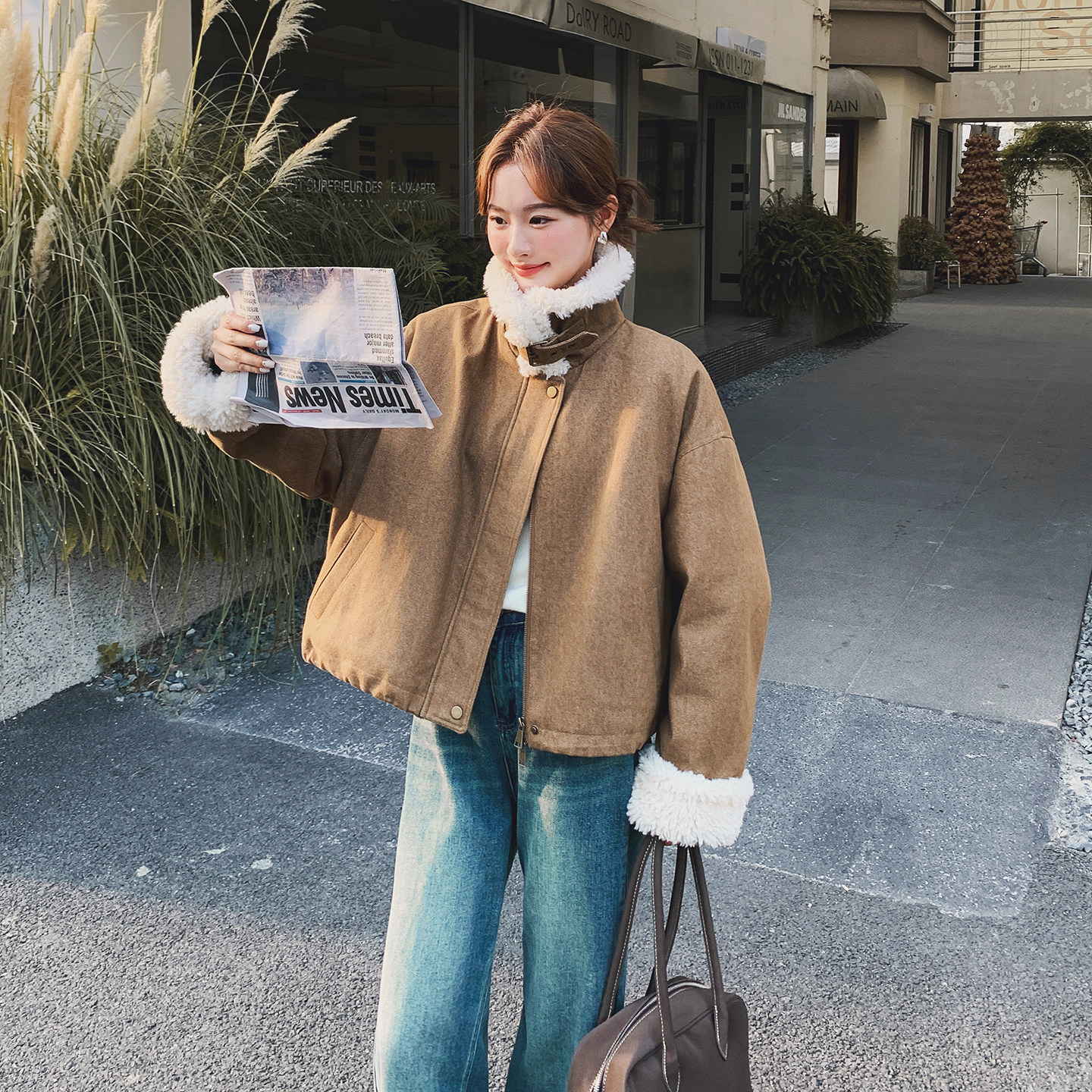 美拉德棕羽绒服内胆麂皮绒外套女冬2025新款爆款小个子羊羔毛夹克图片