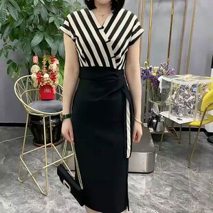 新款 连衣裙女2026夏季 气质收腰显瘦条纹拼接中长开衩裙子 短袖 时尚