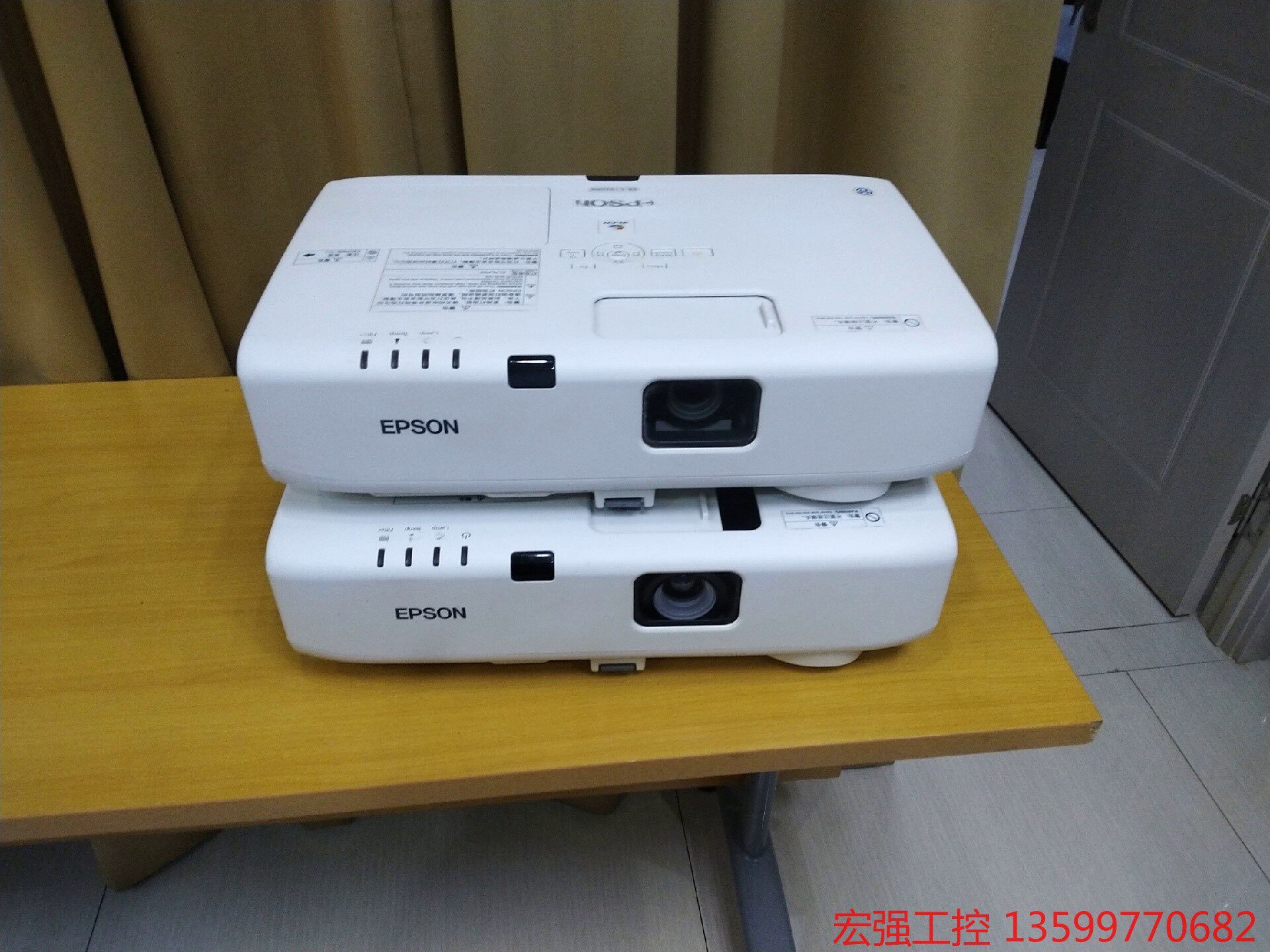 爱普生eb-c1020xn型号,机器很新,用时很少