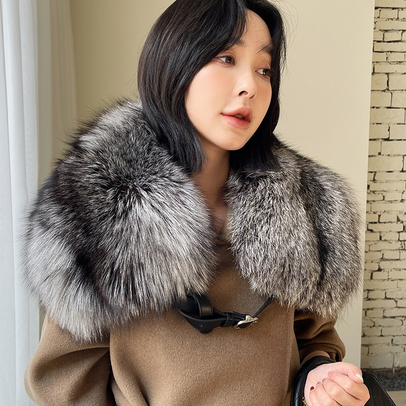 大气的银狐色时尚皮草披肩 整皮狐狸毛真皮扣休闲洋气冬女坎肩