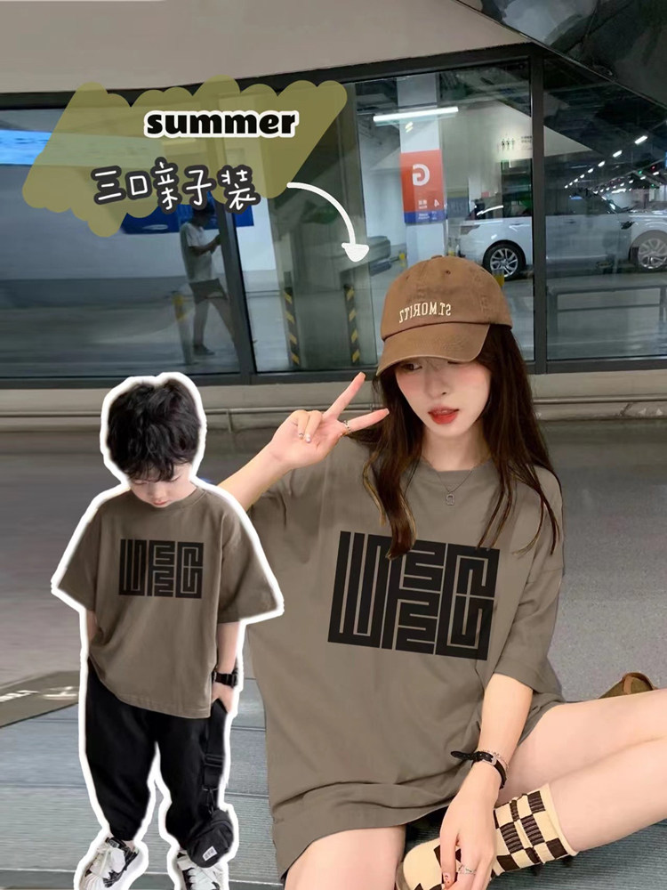 BOMB STREET 엄마와 아이 옷 2024 새로운 유행과 서양식 고급 반팔 티셔츠 엄마와 딸 옷 3인 가족을 위한 부모-자식 의류 여름 스타일