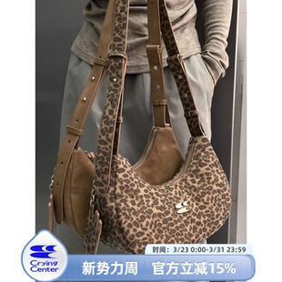 CryingCenter 含logo挂件 豹纹仿绒多色斜挎单肩手提机车包