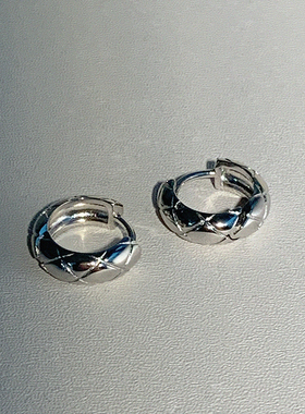 LLab年终回馈！气质小香菱格简约金属素圈通勤百搭耳圈