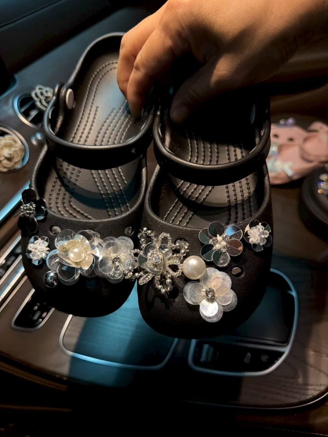 新款时尚洞洞鞋配饰高级感鞋扣配件珍珠花朵百搭鞋花适配crocs