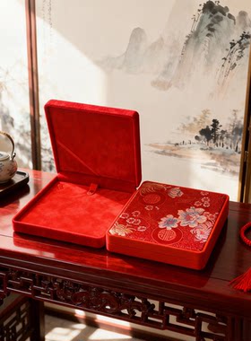 红锦缎项圈礼盒套装宝宝金饰收纳