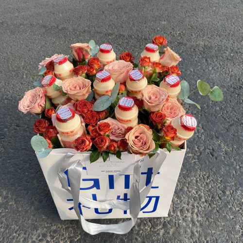 昆明同城送花昆明鲜花速递 养乐多 手提袋花 卡布基诺巧克力泡泡