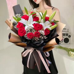 百合昆明鲜花速递红玫瑰11朵
