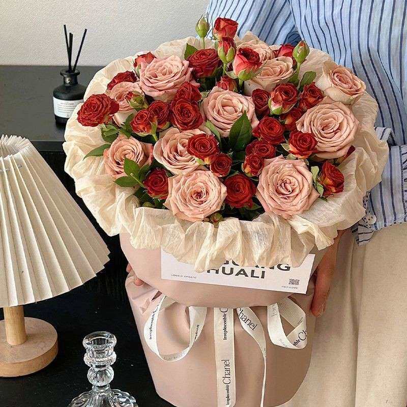 送花昆明鲜花同城 11朵卡布奇诺玫瑰混搭花束小香风款