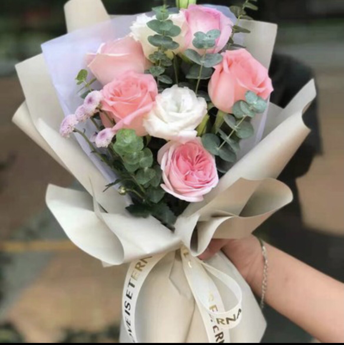 皇冠昆明鲜花粉色7朵玫瑰生日