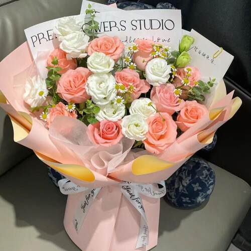 白桔梗11朵粉玫瑰昆明鲜花