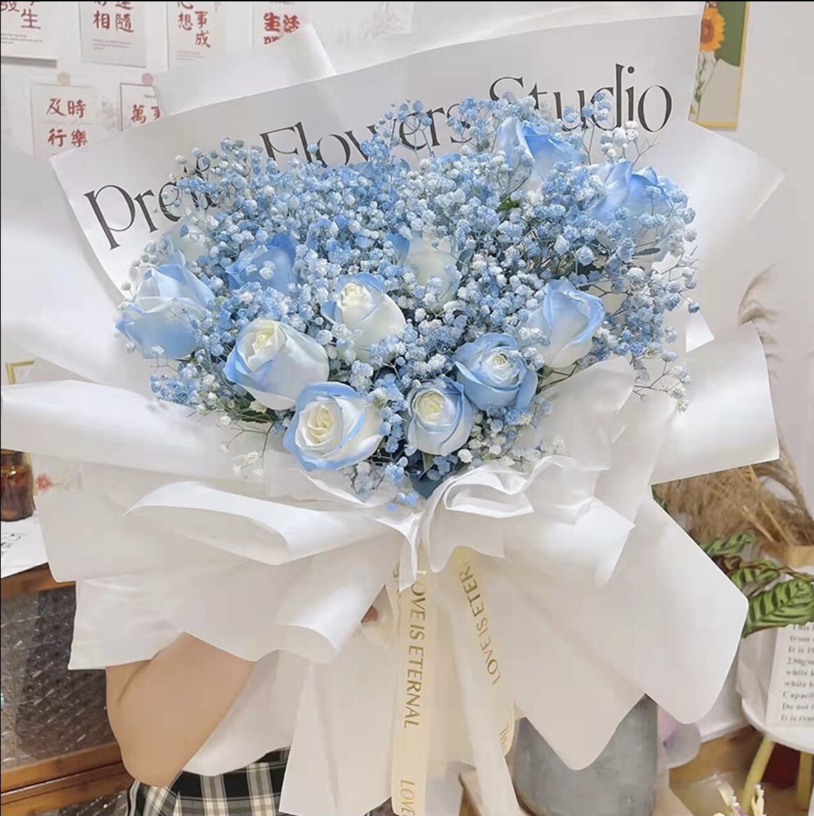 昆明花店昆明花速递 11朵碎冰蓝玫瑰 蓝色满天星 花束礼物