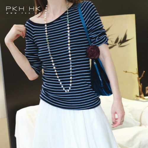 PKH.HK特秋冬经典条纹有巧思的利落一字领小斜肩修身羊毛针织毛衣