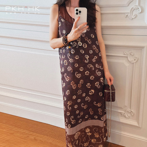 PKH.HK特夏新 时髦清爽度假氛围质感定位花可调节肩带V领连衣裙