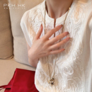 夏新 PKH.HK特 私服日常气质重磅纯手摇花边V领天丝亚麻宽松上衣