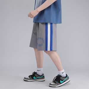 白底潮流宽松字母印花运动情侣拼接休闲裤A112P35控48,五分裤搭配什么上衣学生党图片