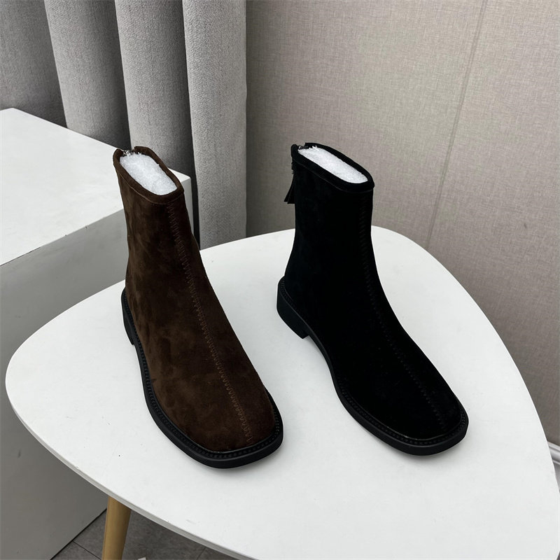 品牌撤柜2023冬季新款断码处理真皮女鞋复古羊绒方头百搭平跟短靴