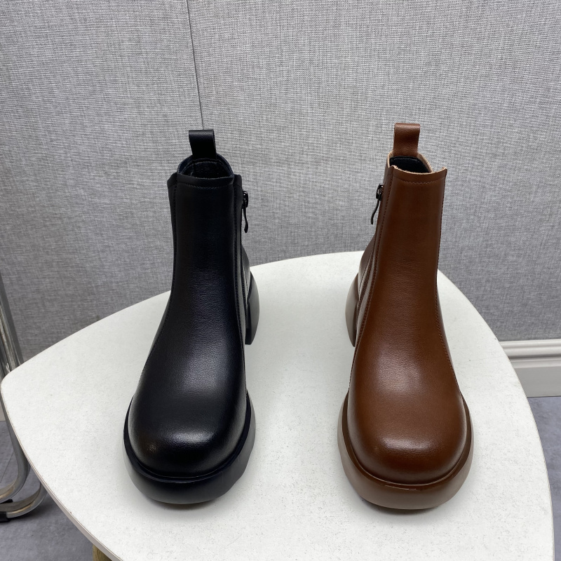 品牌撤柜2025冬季新款断码处理真皮女鞋欧美风中跟圆头显瘦短筒靴