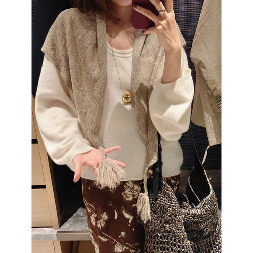 【唐悠悠】手工混纱羊毛三角围巾护颈针织毛球围脖披肩外搭女斗篷